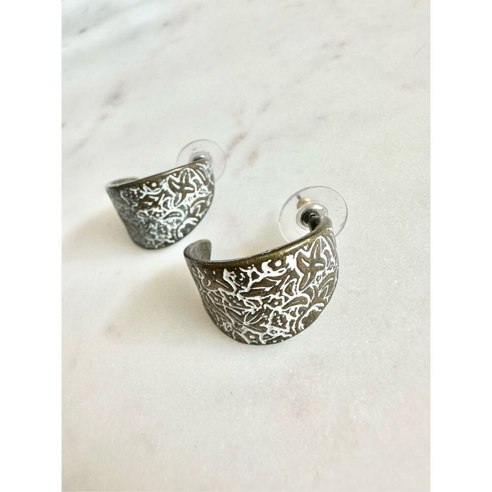 Bohemian flower edged hoop dangle earrings ￼